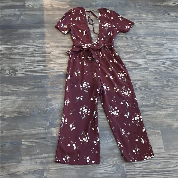 Low cut plum jump suit - Picture 2 of 2